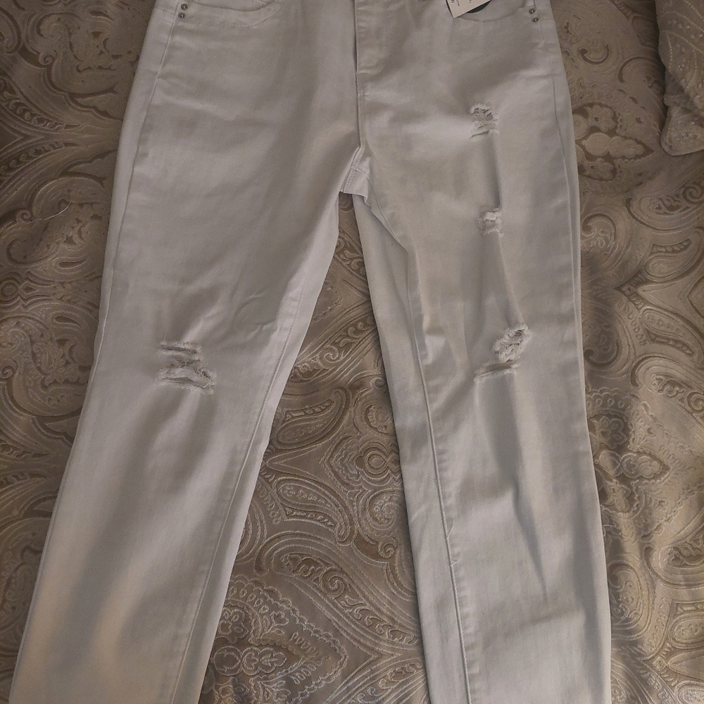Royalty For Me Women's Mid Rise White Ankle Cropped Distressed Jeans